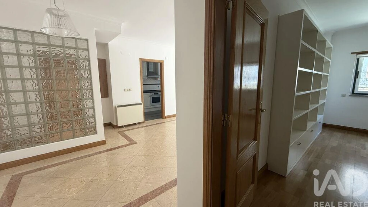 Apartamento T2 para Arrendamento em Misericórdia Foto 12