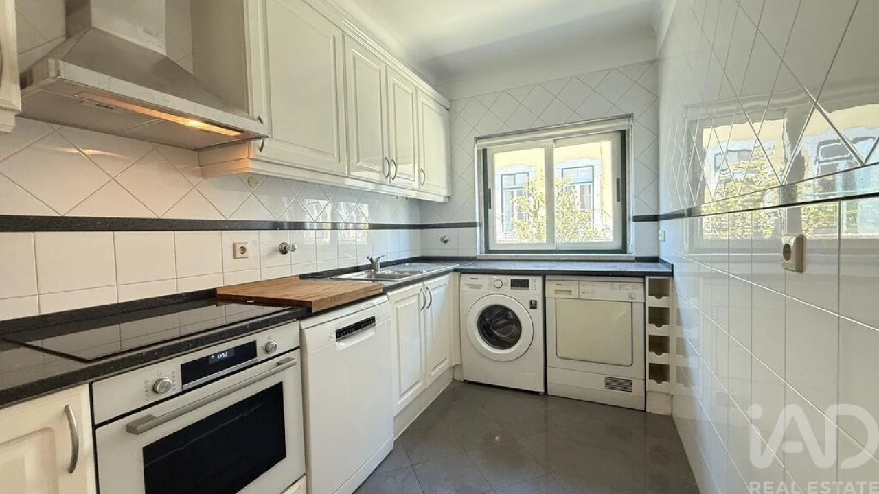 Apartamento T2 para Arrendamento em Misericórdia Foto 7