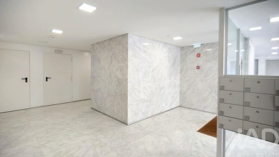 Apartamento T2 para Arrendamento em Santo António Foto 26