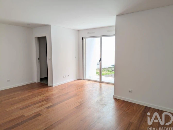 Apartamento T2 para Arrendamento em Santo António Foto 7
