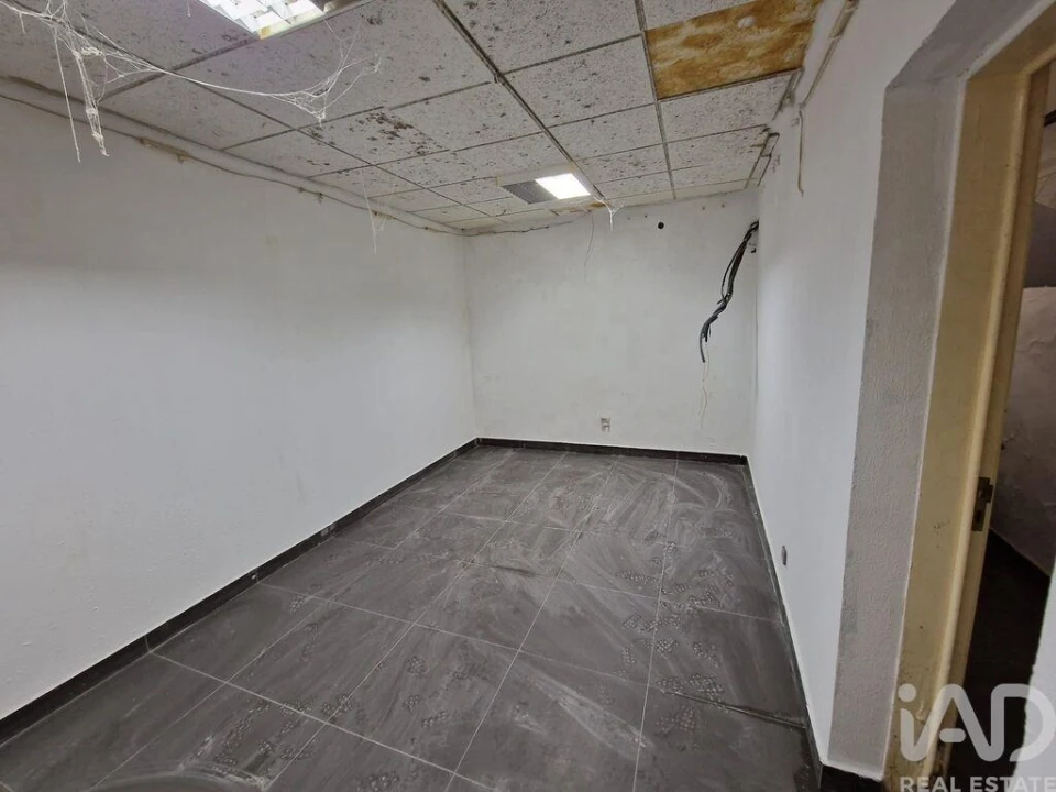 Loja para Venda em Almada, Cova da Piedade, Pragal e Cacilhas Foto 21