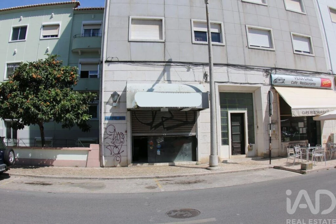 Loja para Venda em Almada, Cova da Piedade, Pragal e Cacilhas Foto 3