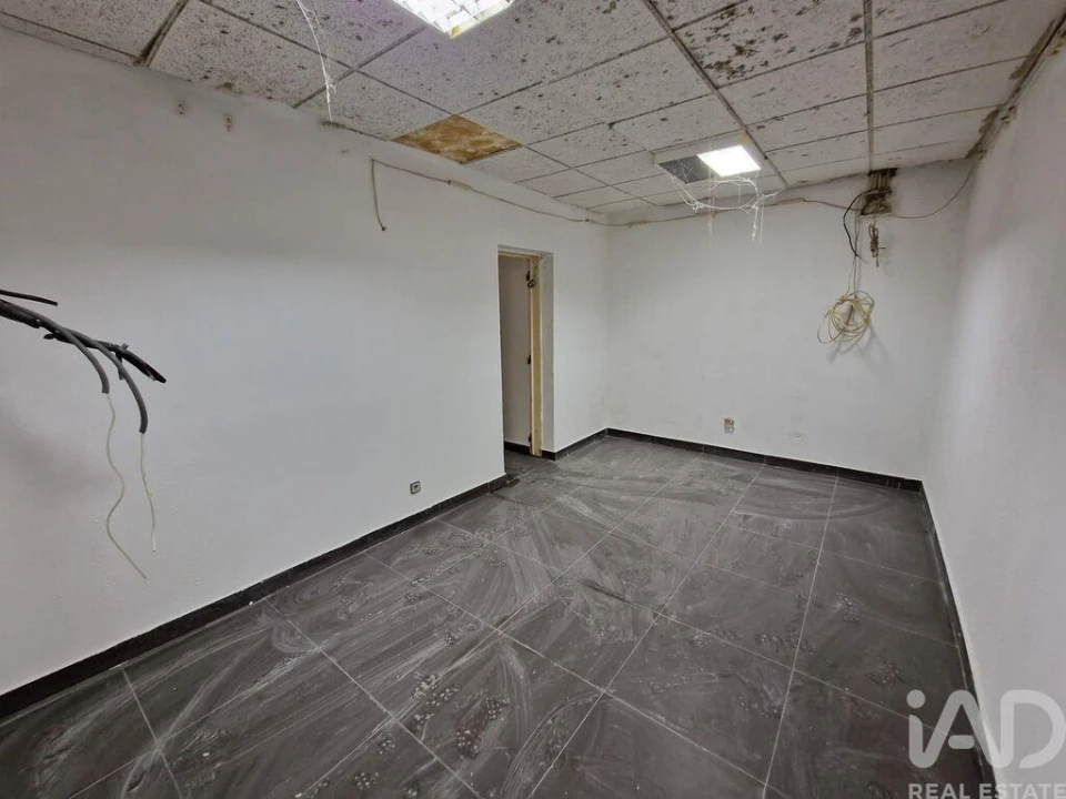 Loja para Venda em Almada, Cova da Piedade, Pragal e Cacilhas Foto 20