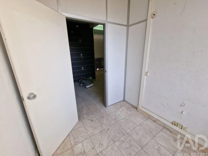 Loja para Venda em Almada, Cova da Piedade, Pragal e Cacilhas Foto 15