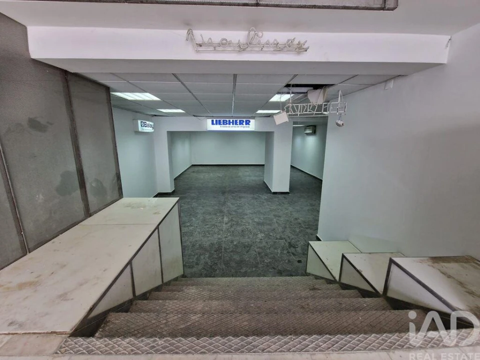 Loja para Venda em Almada, Cova da Piedade, Pragal e Cacilhas Foto 28