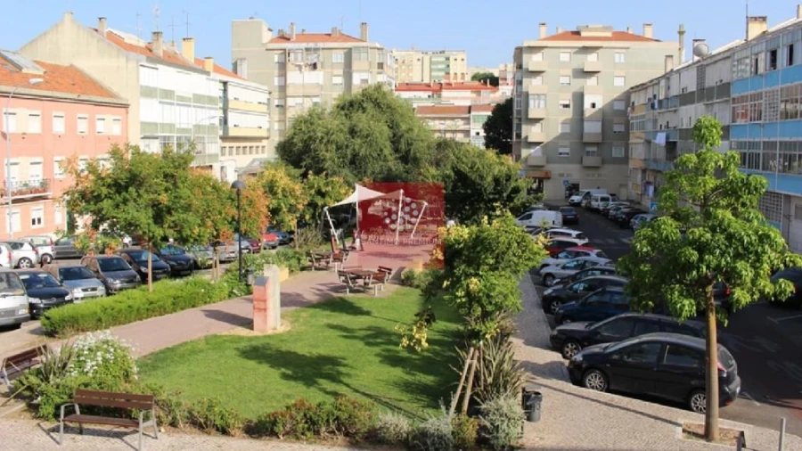 Apartamento T2 para Venda em Alfragide Foto 14