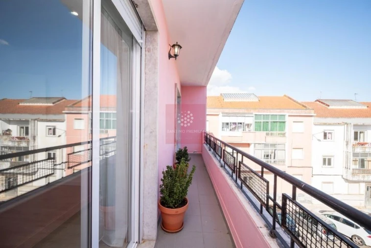 Apartamento T2 para Venda em Alfragide Foto 8