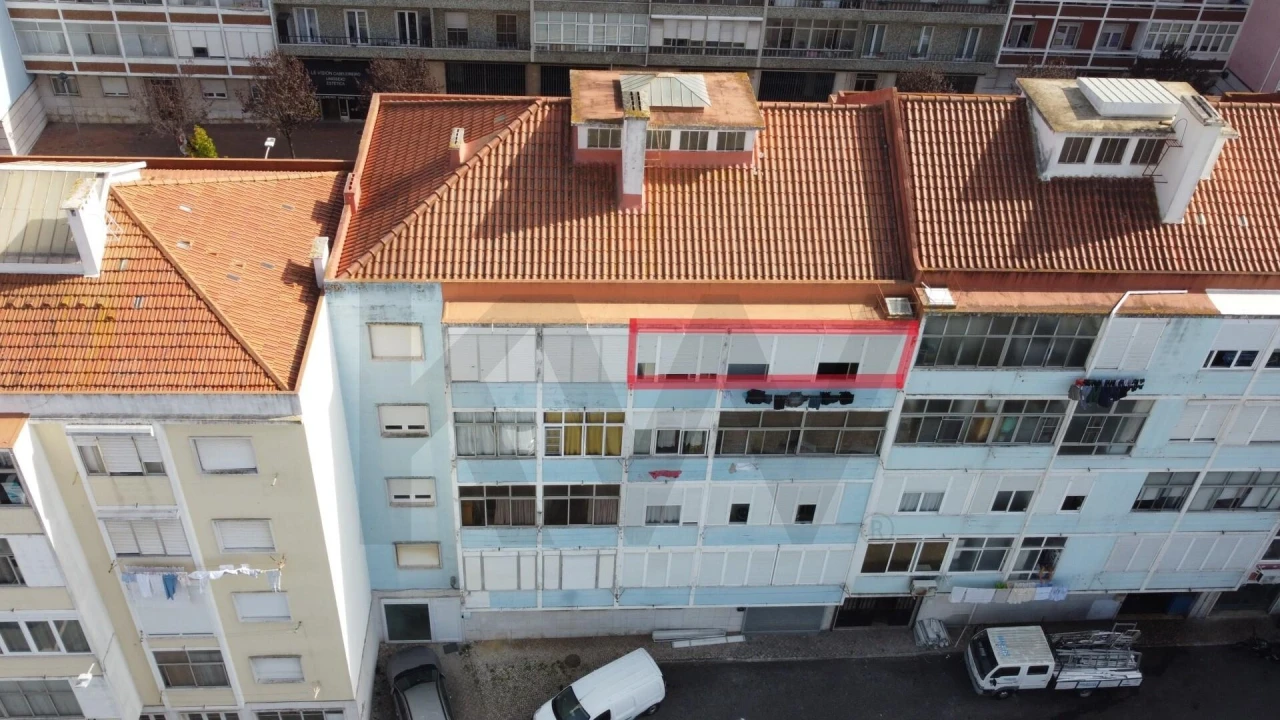 Apartamento T2 para Venda em Alfragide Foto 1