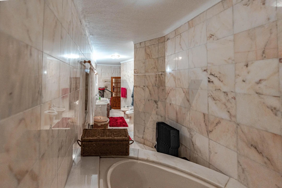 Moradia T4 para Venda em Mexilhoeira Grande Foto 48