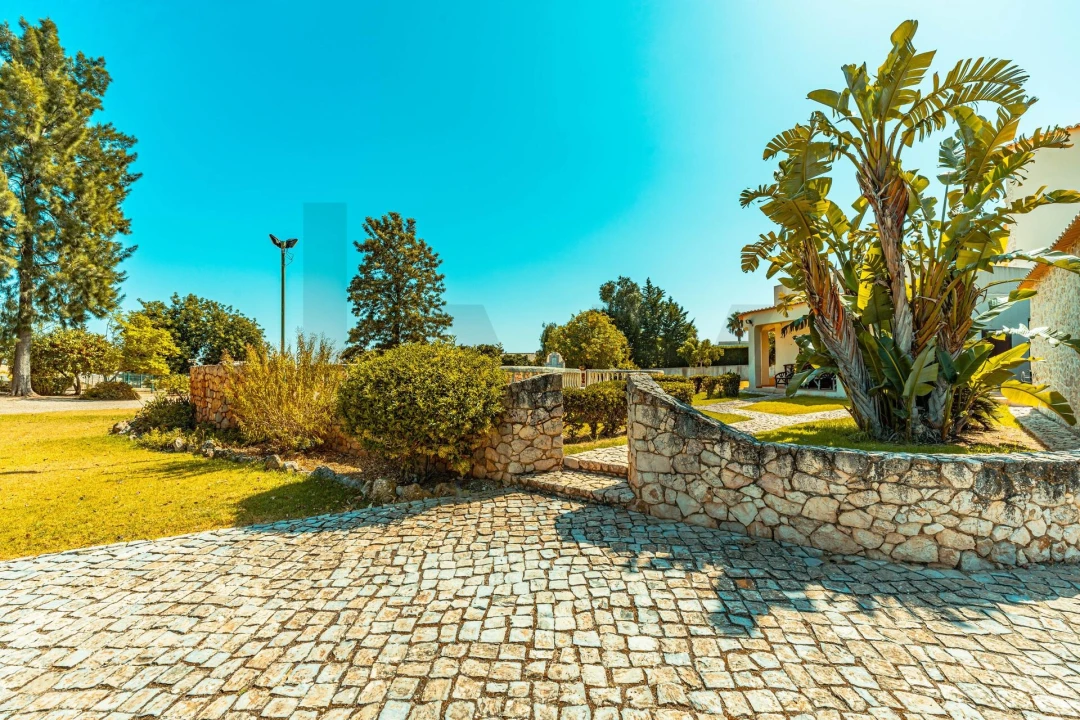 Moradia T4 para Venda em Mexilhoeira Grande Foto 12