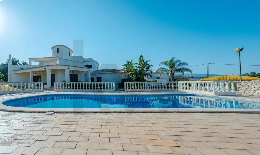 Moradia T4 para Venda em Mexilhoeira Grande