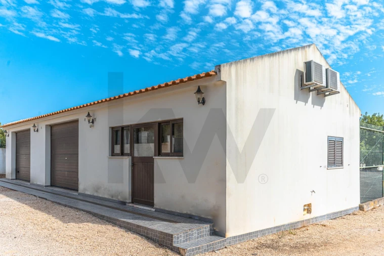 Moradia T4 para Venda em Mexilhoeira Grande Foto 9