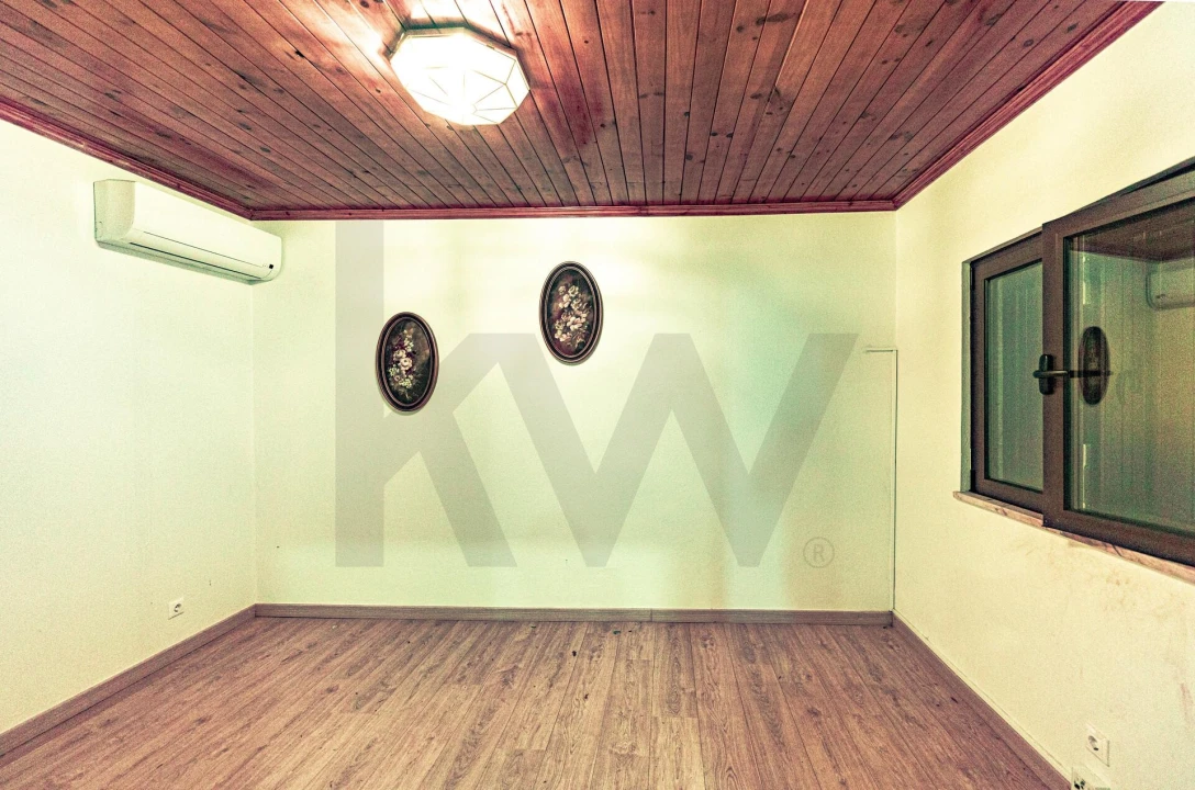 Moradia T4 para Venda em Mexilhoeira Grande Foto 24