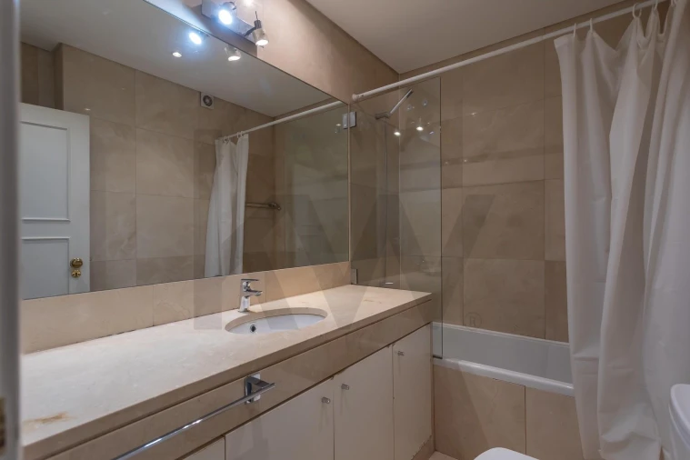 Apartamento T2 para Arrendamento em Avenidas Novas Foto 32