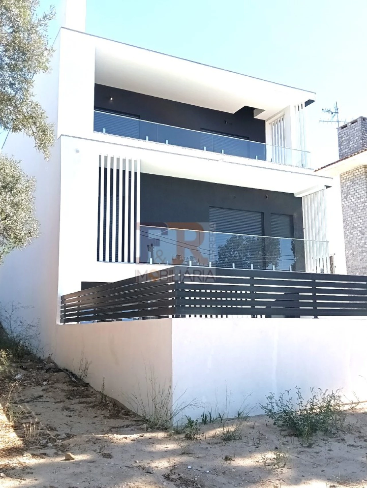 Moradia T5 para Venda em Laranjeiro e Feijó Foto 1