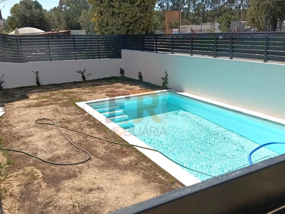 Moradia T5 para Venda em Laranjeiro e Feijó Foto 6