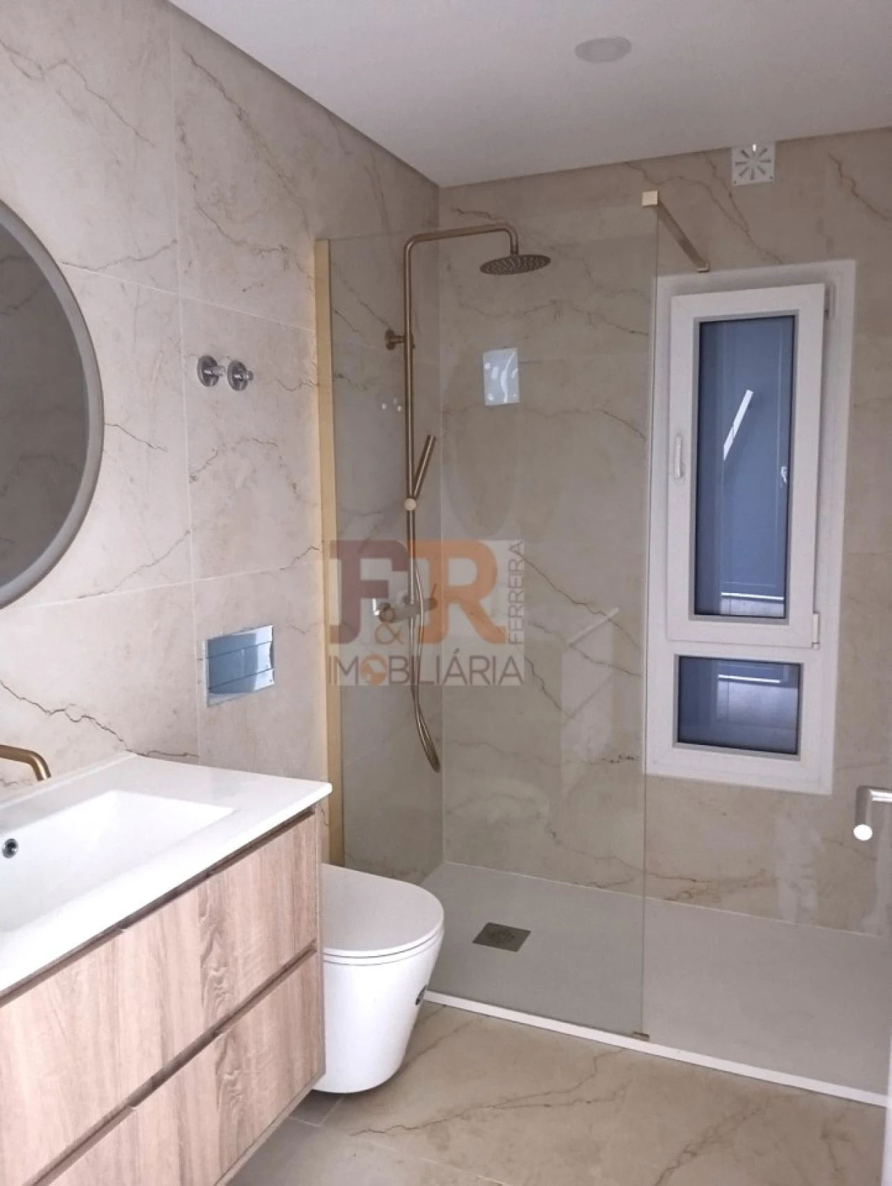 Moradia T5 para Venda em Laranjeiro e Feijó Foto 8