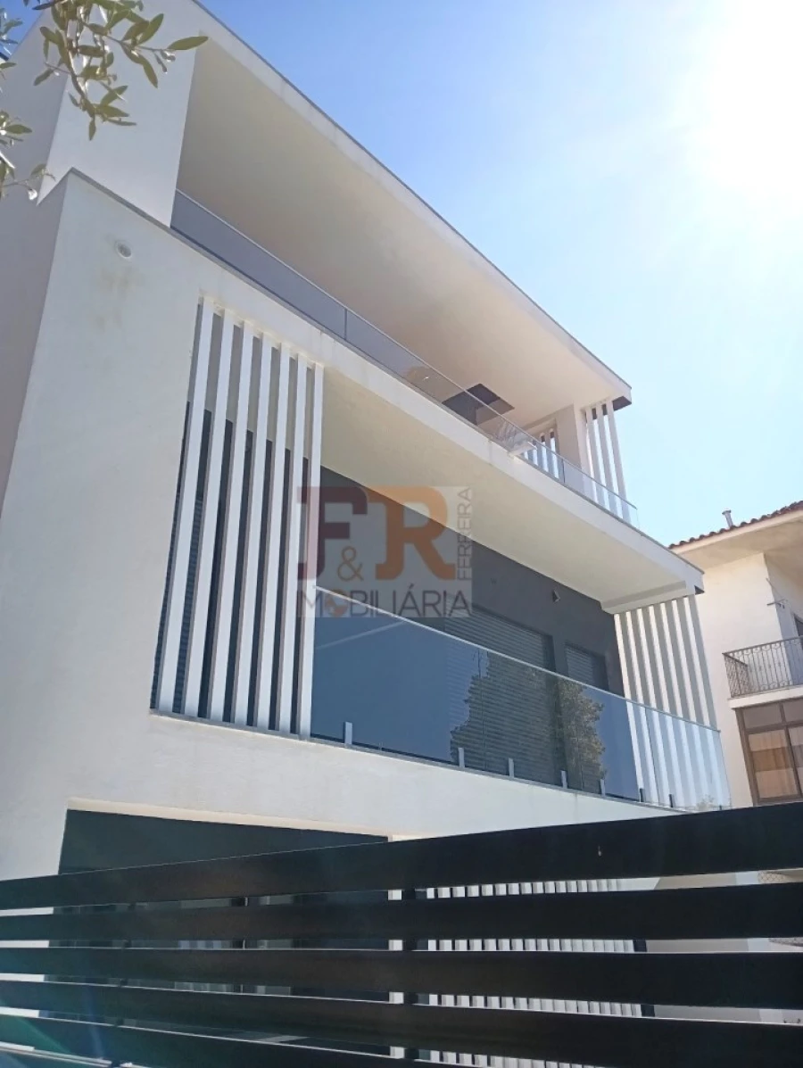 Moradia T5 para Venda em Laranjeiro e Feijó Foto 7