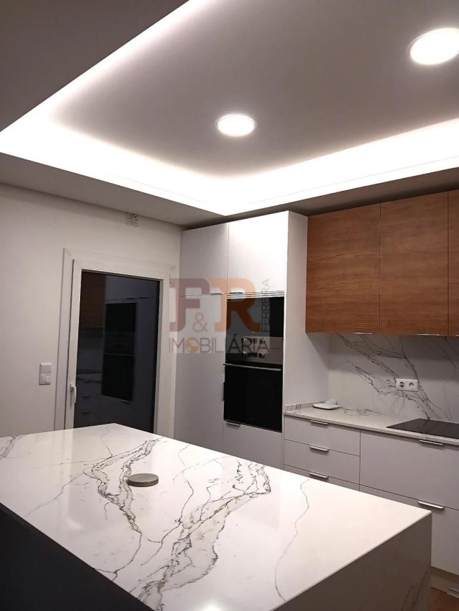 Moradia T5 para Venda em Laranjeiro e Feijó Foto 10