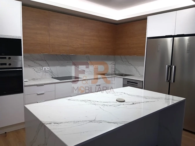 Moradia T5 para Venda em Laranjeiro e Feijó Foto 12