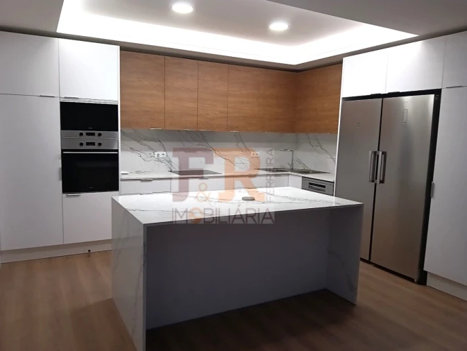 Moradia T5 para Venda em Laranjeiro e Feijó Foto 13