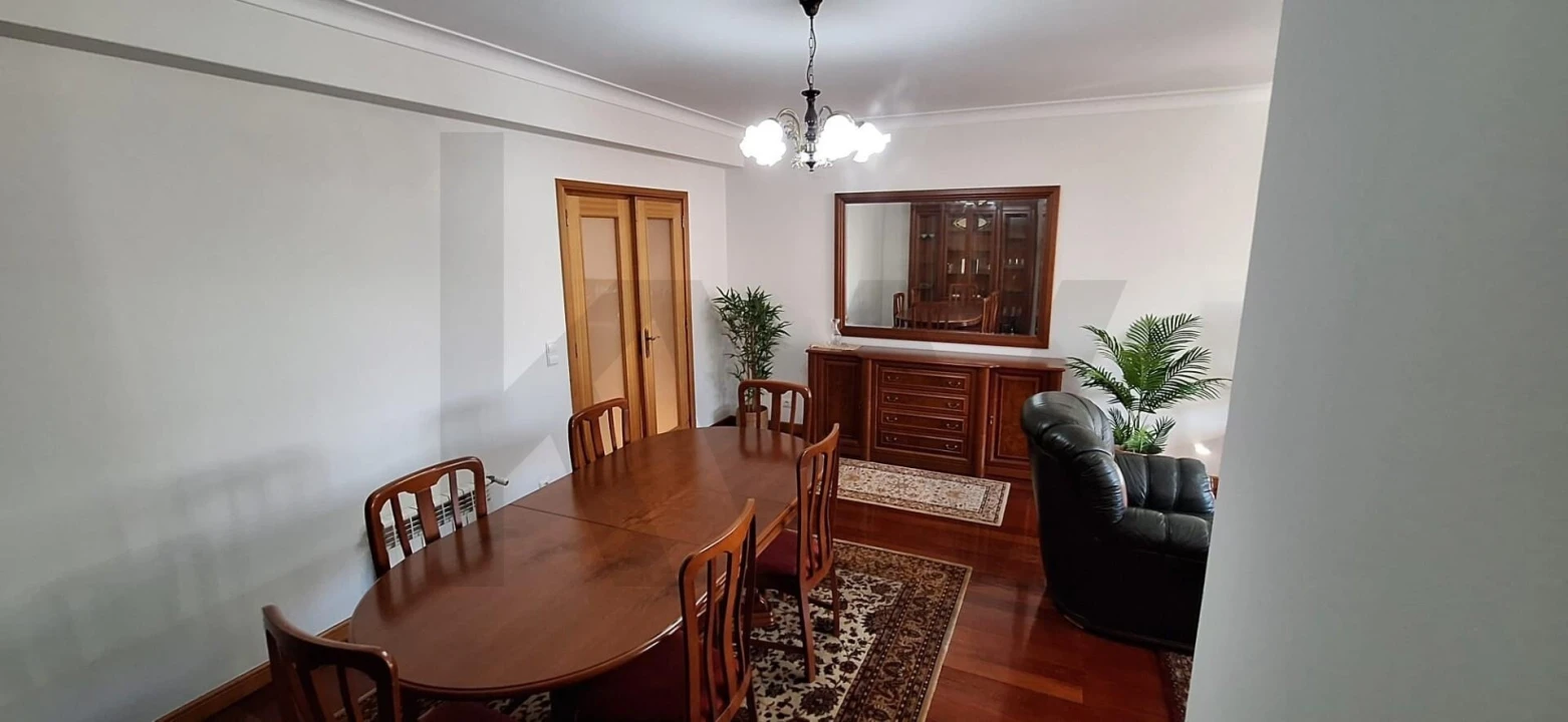 Apartamento T3 para Arrendamento em Santa Maria da Feira, Travanca, Sanfins e Espargo Foto 5