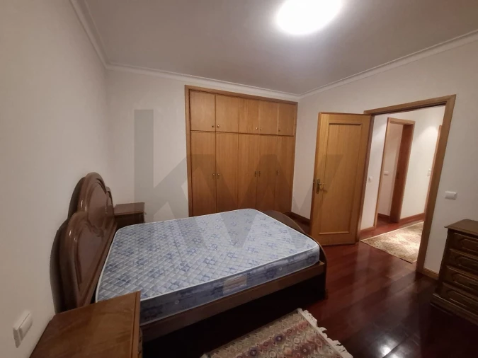 Apartamento T3 para Arrendamento em Santa Maria da Feira, Travanca, Sanfins e Espargo Foto 11