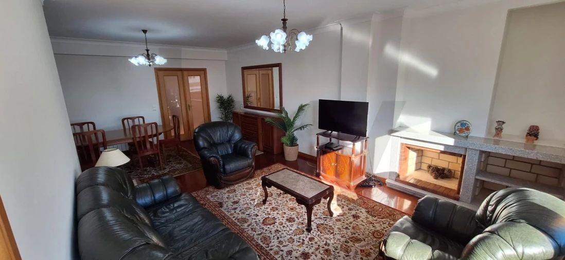 Apartamento T3 para Arrendamento em Santa Maria da Feira, Travanca, Sanfins e Espargo Foto 4