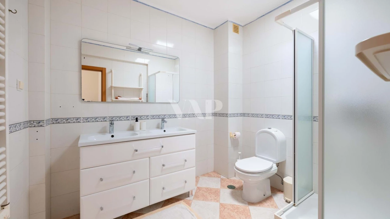 Apartamento T4 para Venda em Quarteira Foto 17