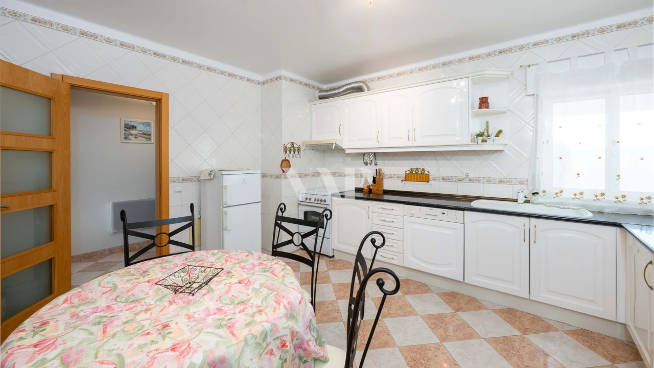 Apartamento T4 para Venda em Quarteira Foto 14