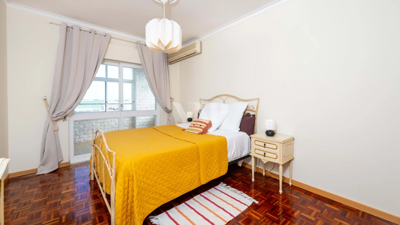 Apartamento T4 para Venda em Quarteira Foto 27