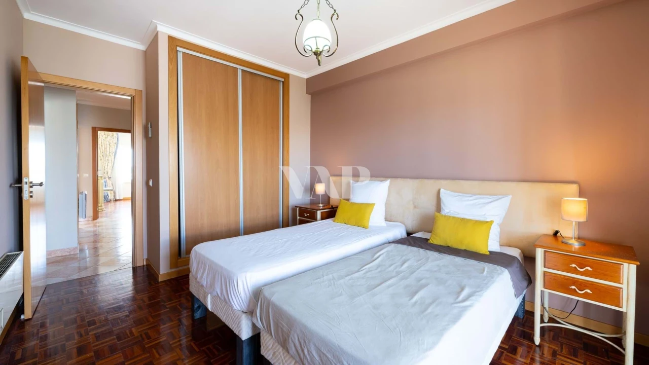 Apartamento T4 para Venda em Quarteira Foto 25