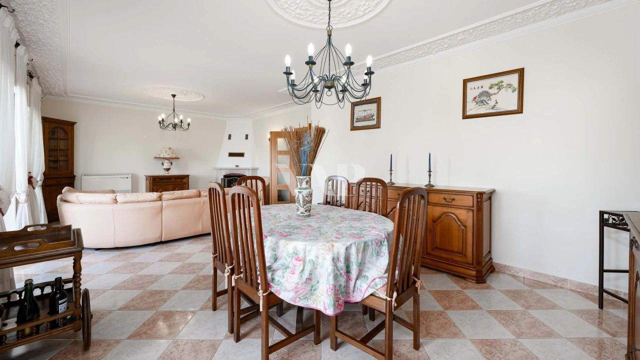 Apartamento T4 para Venda em Quarteira Foto 10
