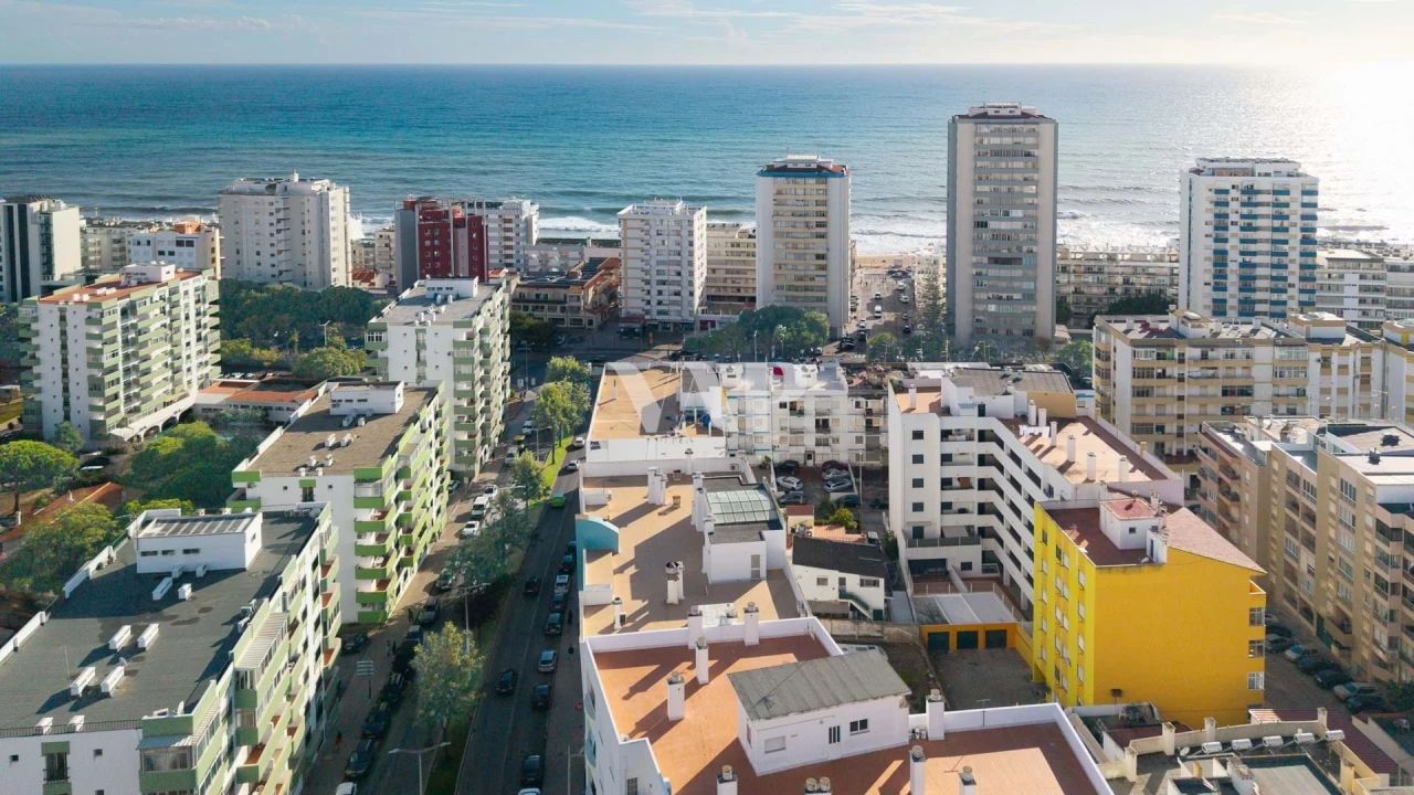 Apartamento T4 para Venda em Quarteira Foto 5