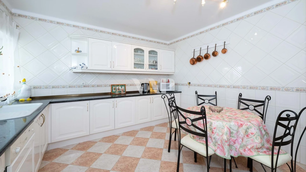 Apartamento T4 para Venda em Quarteira Foto 16
