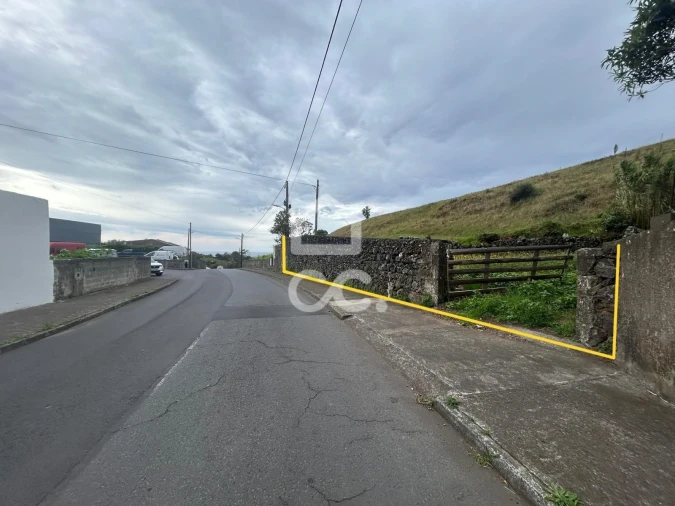 Terreno para Venda em Rosto do Cão (Livramento)