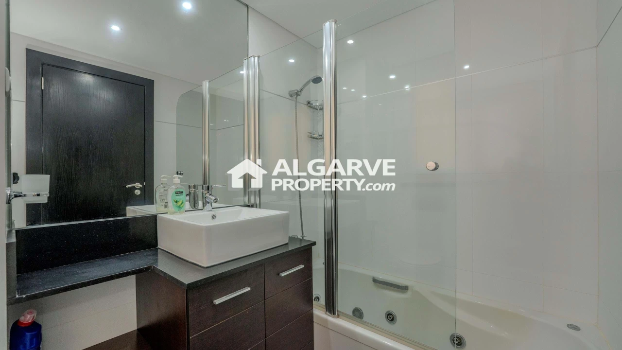 Apartamento T2 para Venda em Quarteira Foto 9