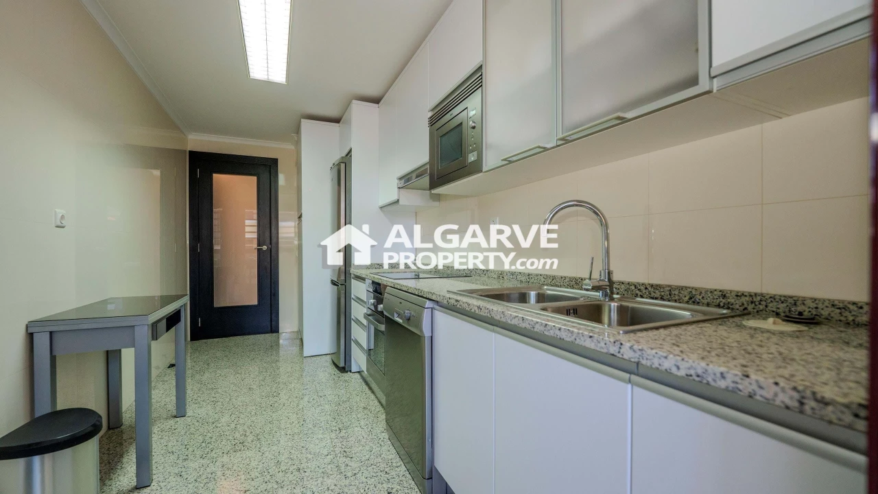Apartamento T2 para Venda em Quarteira Foto 6