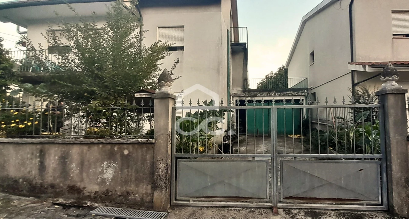 Moradia T6 para Venda em Telões Foto 2