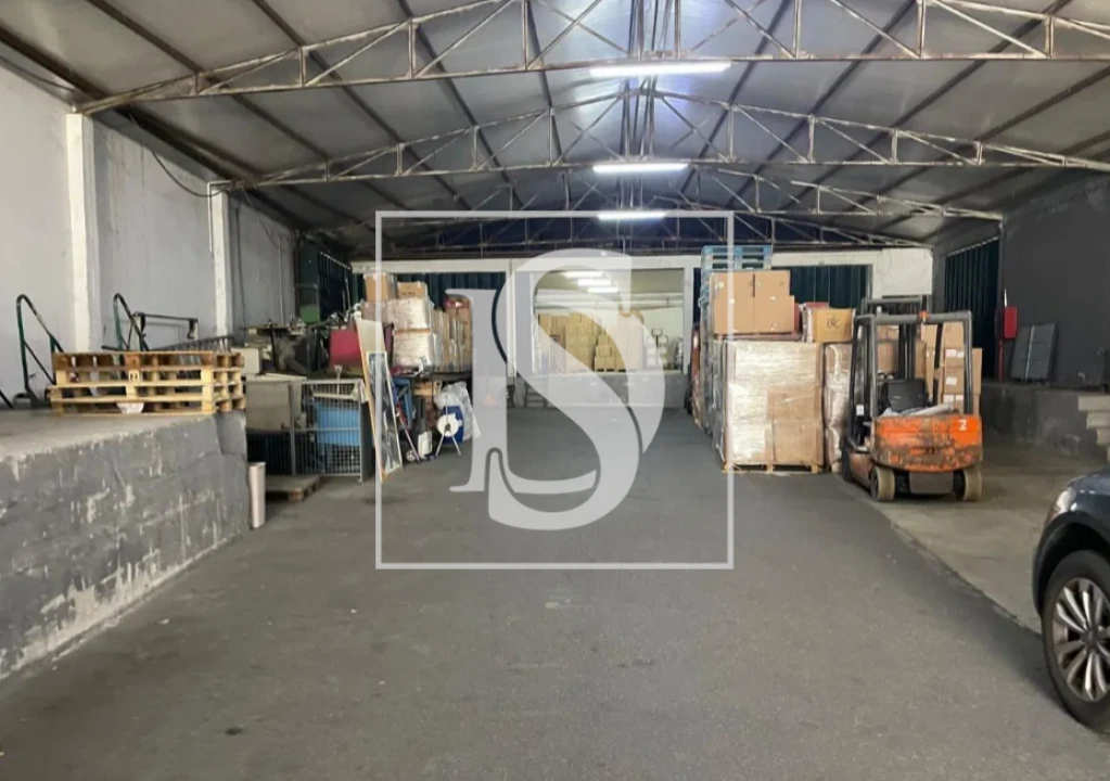 Armazém para Venda em Moreira Foto 1