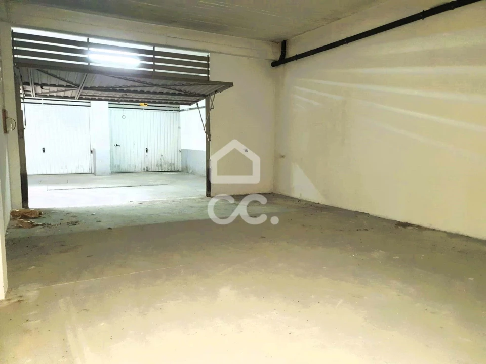 Garagem para Venda em Setubal (São Sebastião) Foto 1