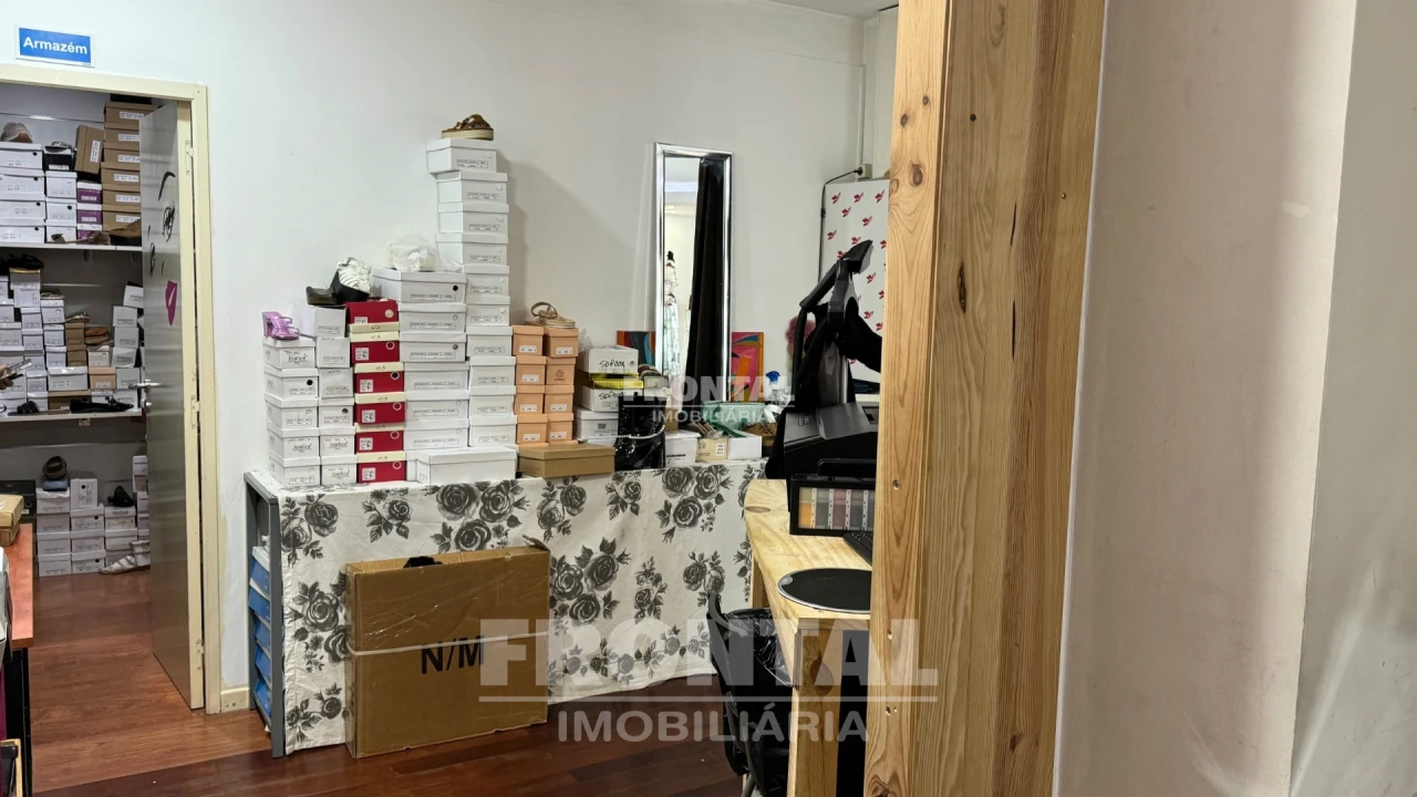 Loja para Arrendamento em Cidade da Maia Foto 7