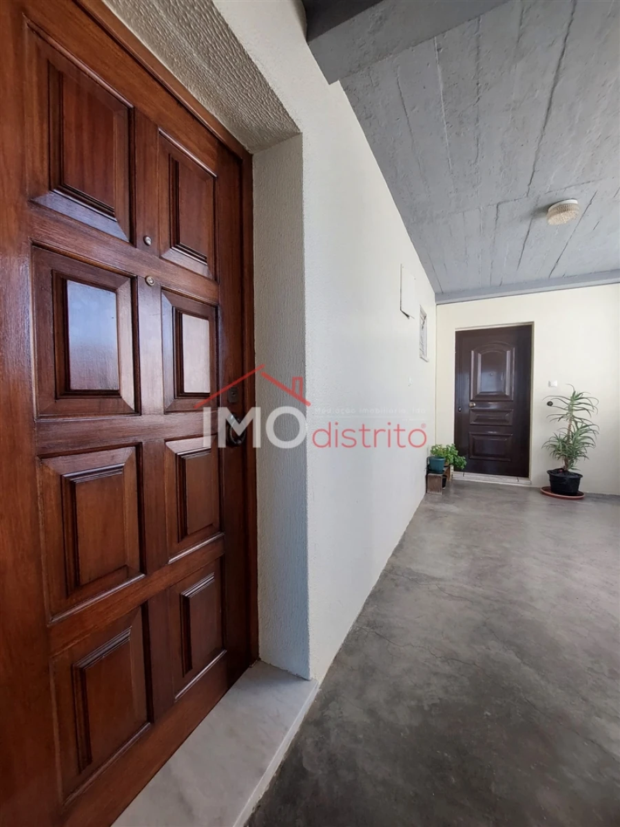 Apartamento T3 para Arrendamento em Sé e São Lourenço Foto 3