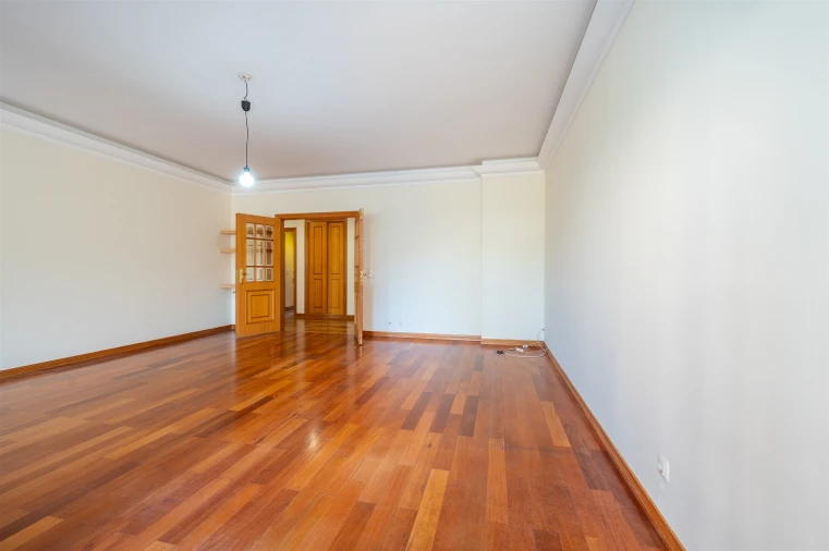 Apartamento T2 para Arrendamento em Alcabideche Foto 8