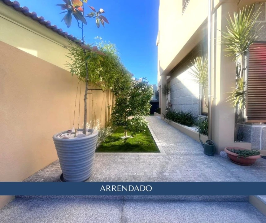 Apartamento T2 para Arrendamento em Aldoar, Foz do Douro e Nevogilde Foto 1