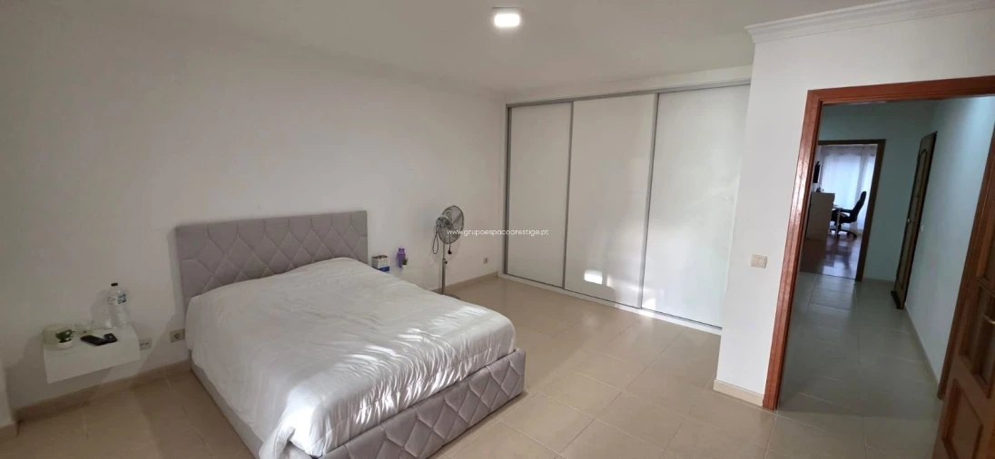 Apartamento T2 para Venda em Quelfes Foto 19