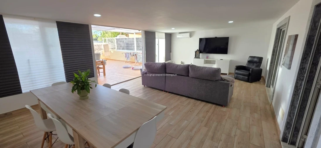 Apartamento T2 para Venda em Quelfes Foto 7