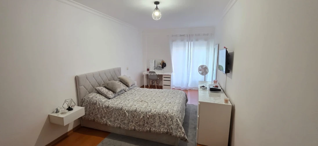 Apartamento T2 para Venda em Quelfes Foto 16
