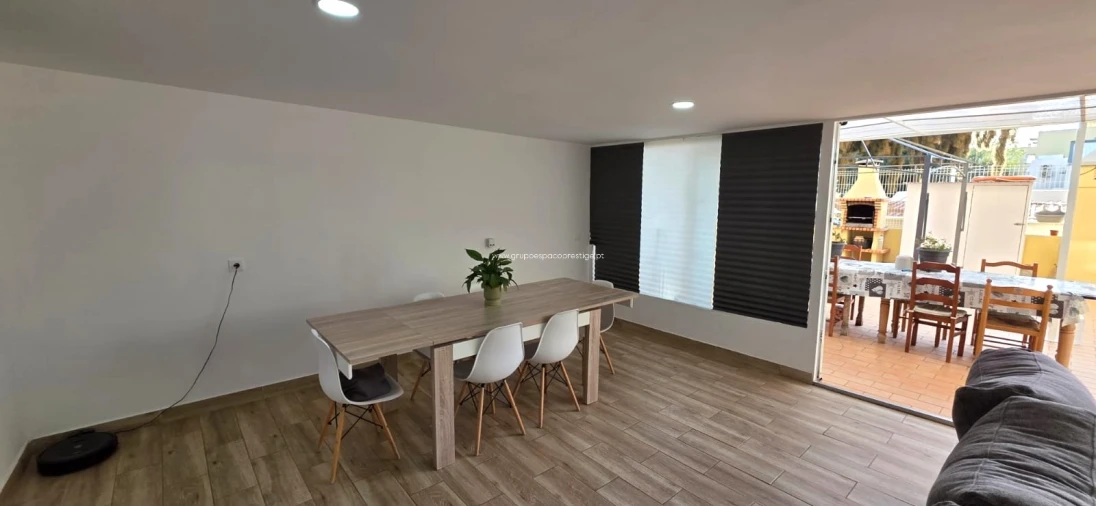 Apartamento T2 para Venda em Quelfes Foto 6