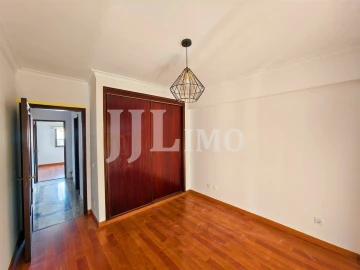 Apartamento T5 para Venda em Carcavelos e Parede